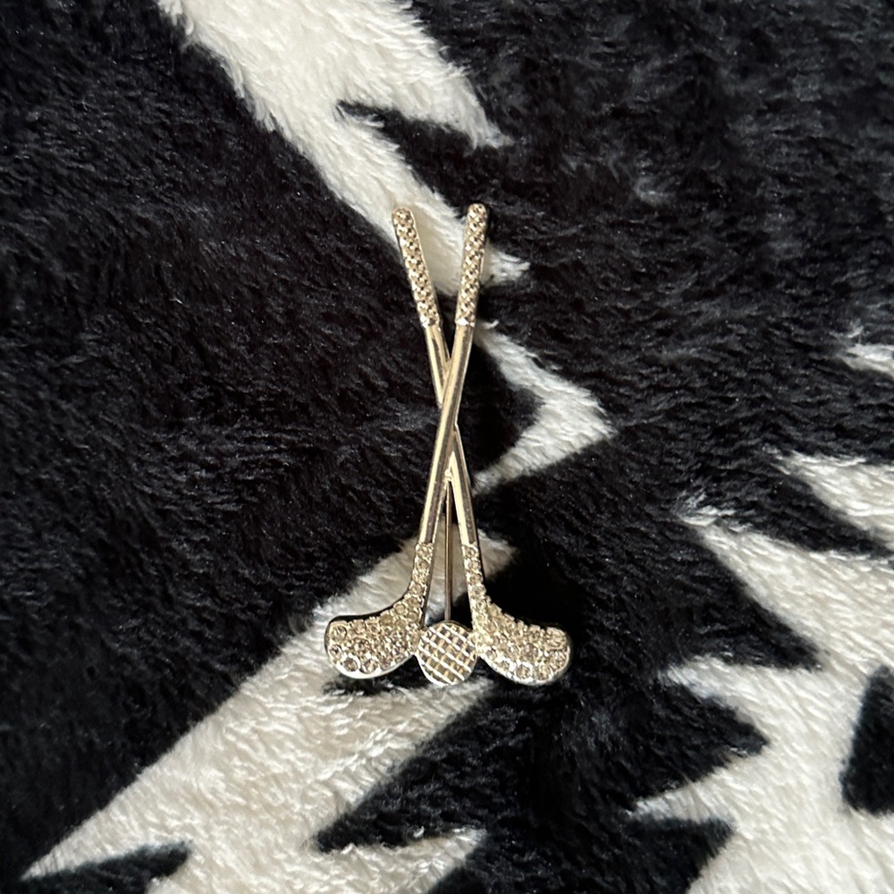 Golf Clubs Crossed With Golf Ball Brooch Silver